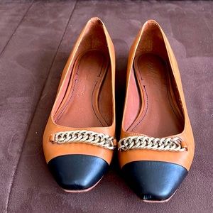 Elizabeth and James flats size 8